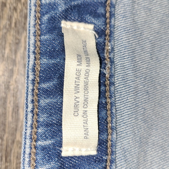 NWOT! Universal Thread Curvy Vintage Midi Jean Shorts - Picture 8 of 11